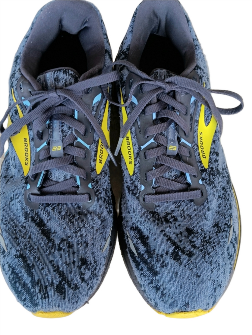 Brooks Adrenaline GTS 23 Running Shoe - Gray & Yellow Accent Lightweight Cushion - Picture 2 of 10